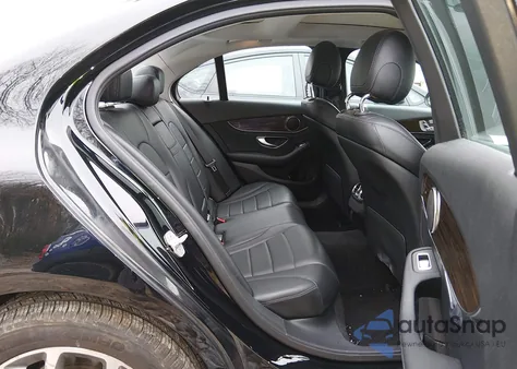 2016 Mercedes-Benz C 300 4Matic из США, поврежденный, VIN 55SWF4KB2GU114476